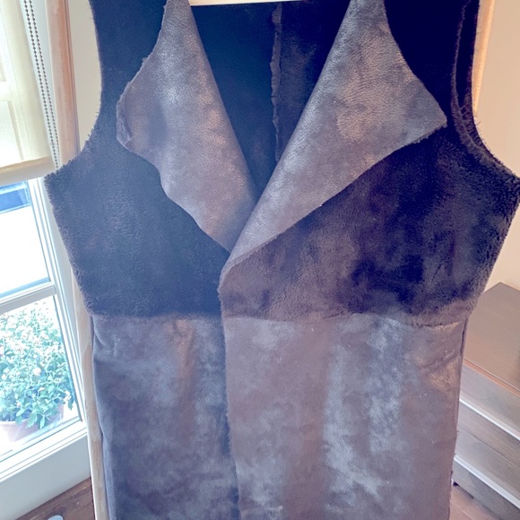 Black vest - Picture 1 of 6